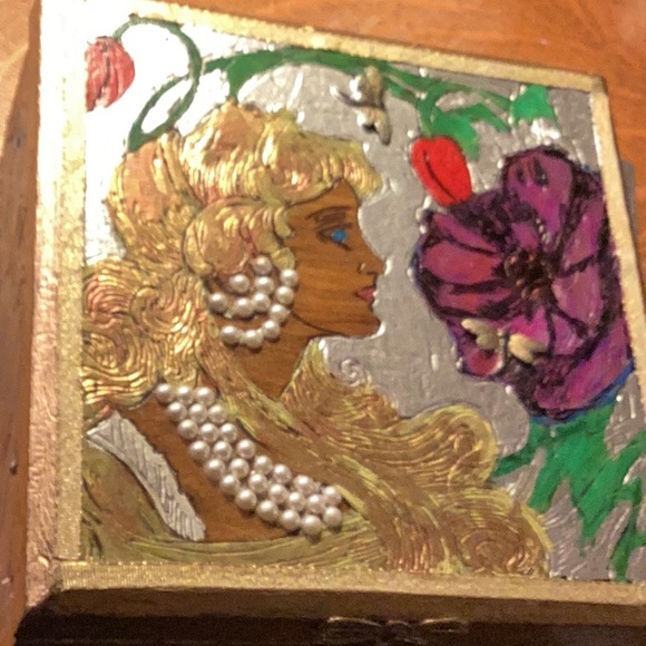 Decorative wooden box - Picture 1 of 6